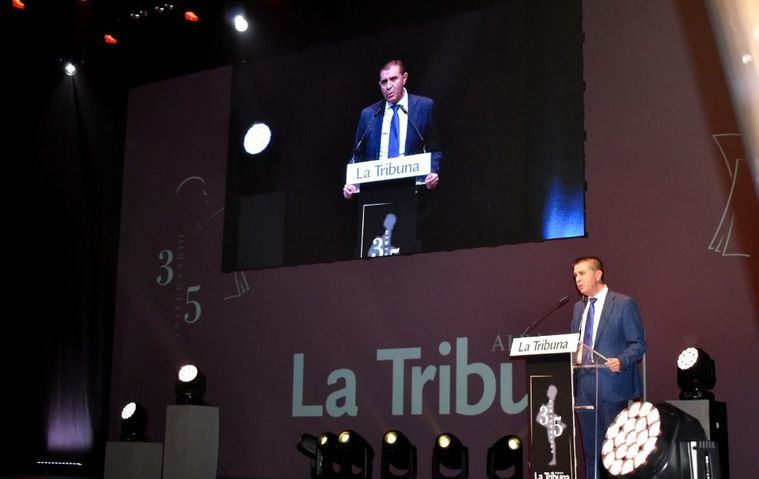 Santiago Cabañero felicita a los y las profesionales del diario La Tribuna por sus 35 años ‘contando’ Albacete