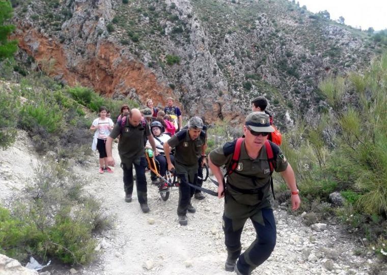 El Gobierno de Castilla-La Mancha apuesta por la práctica del senderismo inclusivo con la colaboración del Cuerpo de Agentes Medioambientales