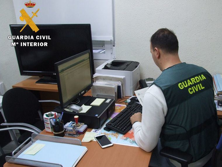 La Guardia Civil detiene a una persona por la comisión de varias estafas, hurtos y robos con fuerza en viviendas de Almansa