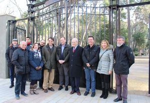 El parque Abelardo Sánchez de Albacete ya luce el que fuera el portón de acceso al antiguo Giner de los Ríos