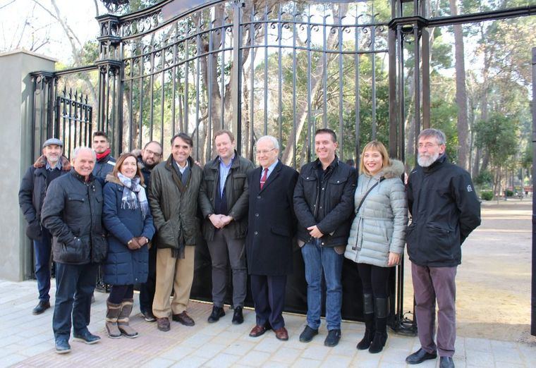 El parque Abelardo Sánchez de Albacete ya luce el que fuera el portón de acceso al antiguo Giner de los Ríos