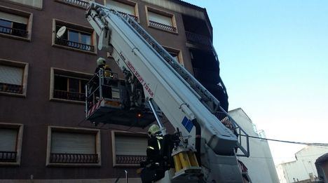 Dos personas fallecidas y una tercera es rescatada por el SEPEI en estado grave en el incendio de una vivienda en Hellín