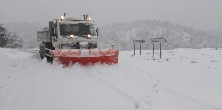 La Diputación de Albacete emplea más de 80 toneladas de sal para facilitar la circulación en las carreteras de titularidad provincial