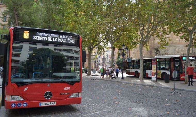 El Ayuntamiento reforzará mañana la línea A del servicio de autobús, para facilitar los desplazamientos con motivo de ‘Jueves Lardero’