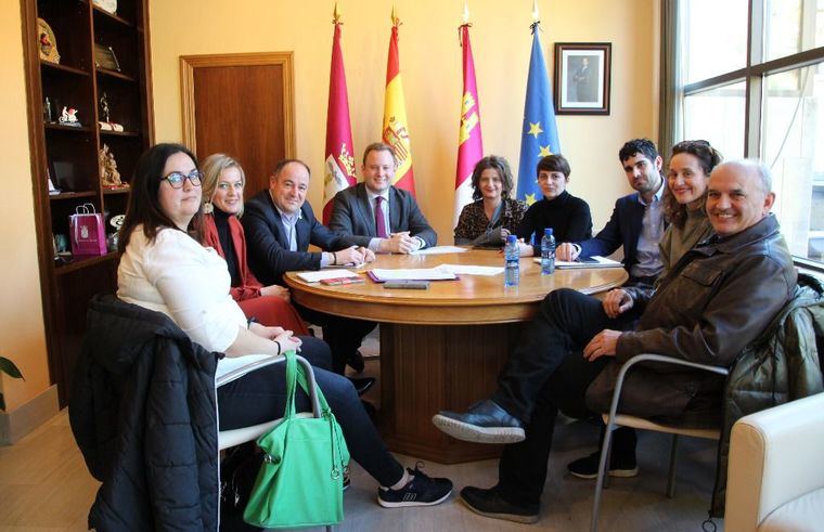 El Ayuntamiento de Albacete confirma a los vecinos del barrio de Medicina que la Junta construirá un centro educativo público en la parcela municipal reservada para tal fin