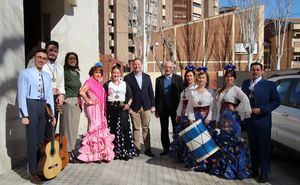 El alcalde de Albacete, Vicente Casañ, y la concejala, Laura Avellaneda, en la Misa Rociera del Día de Andalucía