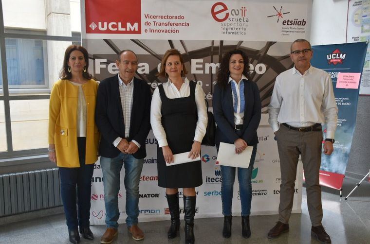 La concejal de Emprendimiento destaca la oportunidad que supone para futuros graduados eventos como el I Feria por el empleo