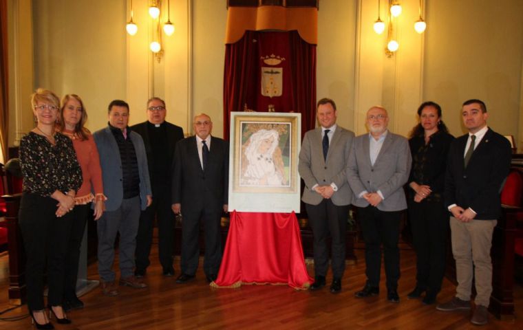 El alcalde valora la repercusión que tendrá el IV Encuentro Internacional de Cofradías de la Esperanza Macarena cuyo cartel anunciador se ha presentado