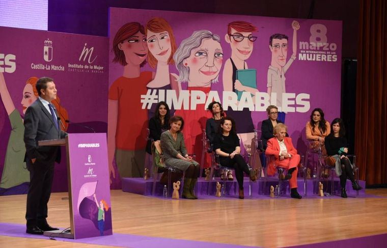 García-Page se declara “feminista por justicia” y alerta sobre el posible retroceso de las cotas de igualdad alcanzadas desde la democracia