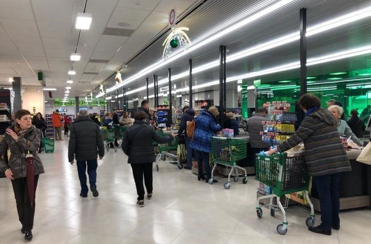 Coronavirus.- Mercadona controlará el aforo de los supermercados y obligará a mantener una distancia de un metro