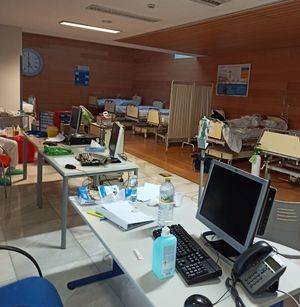 Se instalan camas en sala de espera de urgencias del Hospital General de Albacete