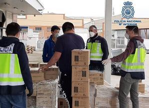 Coronavirus.- La Policía interviene en Madrid 19.600 mascarillas, 498.000 guantes de nitrilo y otro material sanitario