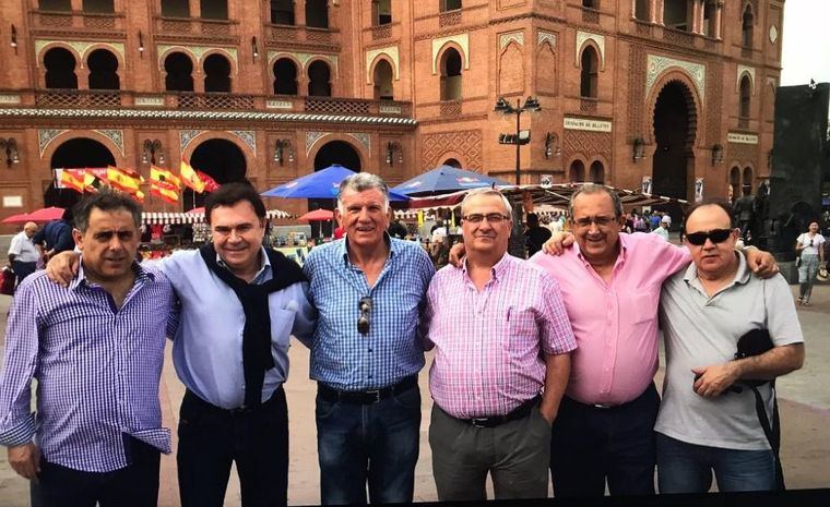 Máximo Hernández, tercero por la izquierda. 