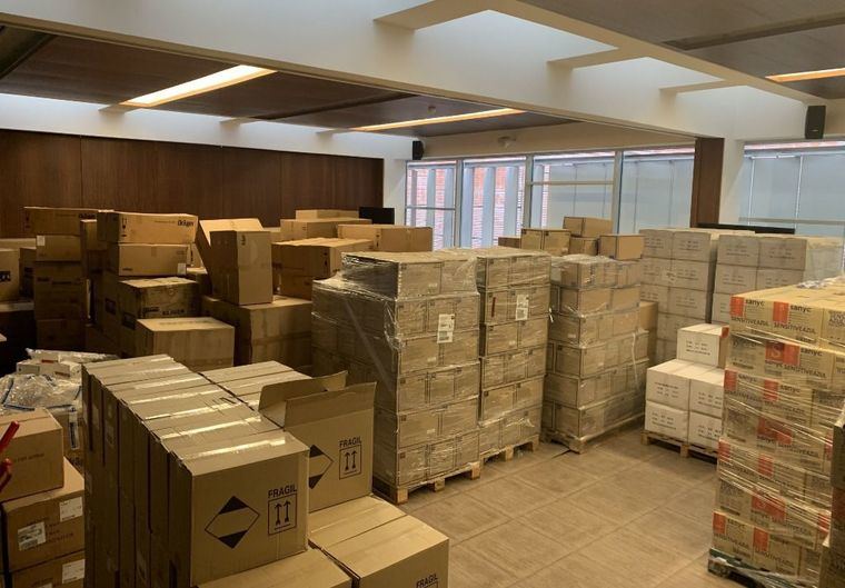 El Gobierno de Castilla-La Mancha ha distribuido ya más de 2,3 millones de artículos de protección para los profesionales de los centros sanitarios 