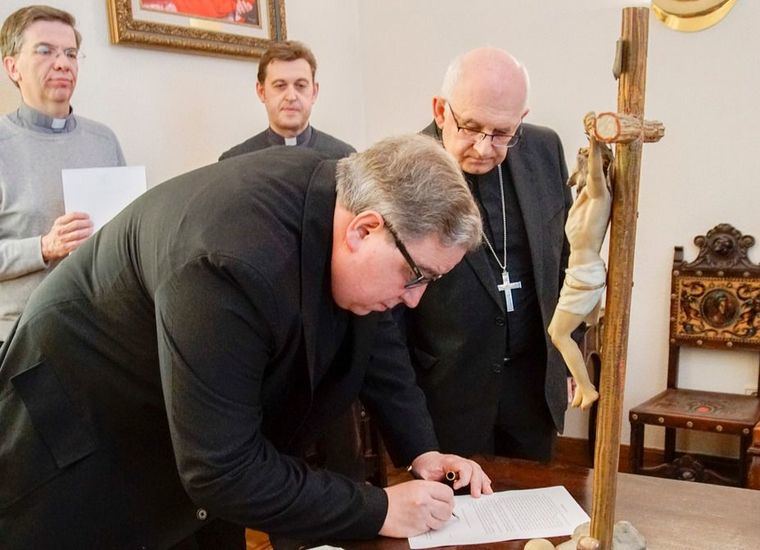 Foto. Julián Ros con el Obispo de Albacete