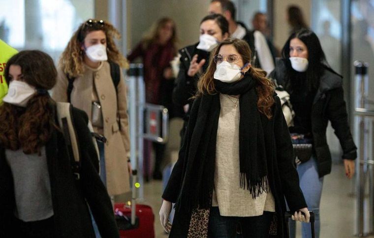 Coronavirus.- El Gobierno recomienda usar mascarillas en el transporte público y las facilitará en las estaciones