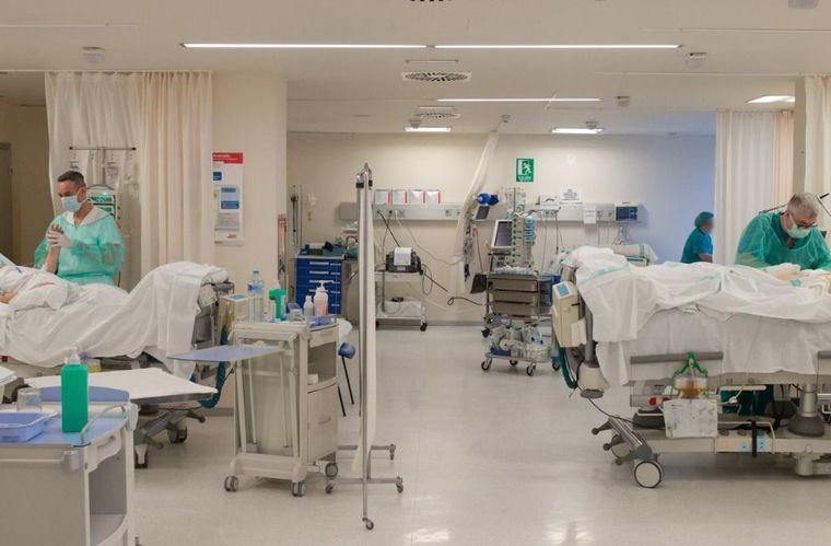 Aumentan los pacientes con alta hasta los 2.532, y continúa descendiendo el número de hospitalizados en Castilla-La Mancha