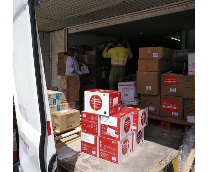 Castilla-La Mancha realiza hoy un nuevo envío con más de 260.000 artículos de protección para los profesionales sanitarios