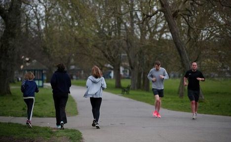 Coronavirus.- Sanidad prohíbe coger el coche o el transporte público para ir a hacer deporte