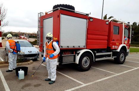 Los bomberos del SEPEI de la Diputación completan una nueva semana de trabajos de desinfección en diferentes espacios públicos, con más de 130 salidas a municipios