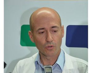 Ángel Losa, médico especialista en medicina interna del Hospital General de Albacete: “No entiendo las prisas, cada día siguen muriendo más de 200 personas”