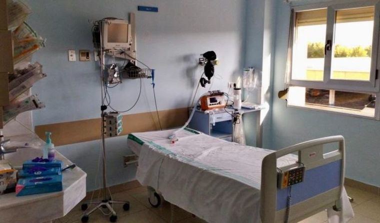 El número de pacientes ingresados en unidades de críticos y que necesitan respirador desciende hasta los 47