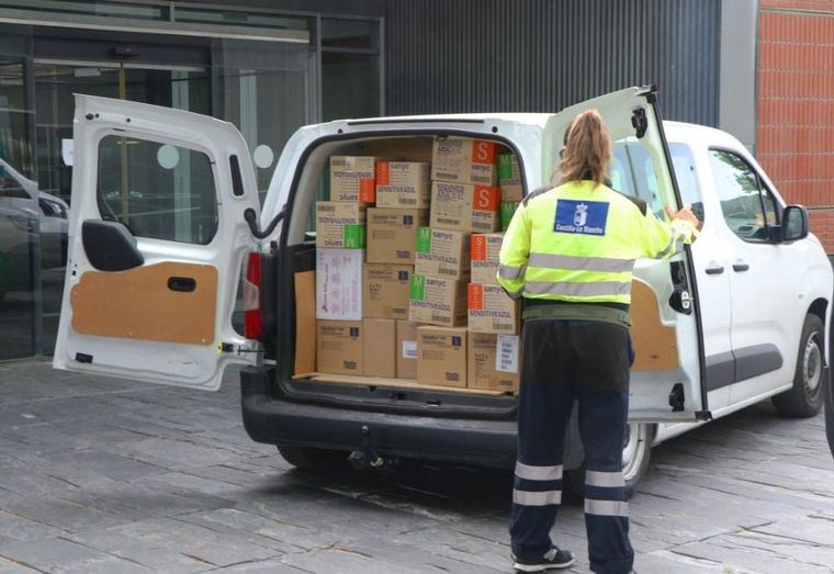 El Gobierno de Castilla-La Mancha mantiene la distribución de equipos de protección para los profesionales sanitarios con un nuevo envío de cercano a los 430.000 artículos