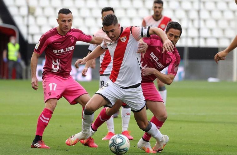 1-0. El Albacete pierde frente al Rayo Vallecano en la vuelta al fútbol en Vallecas