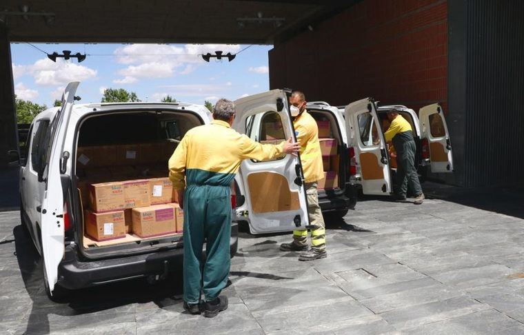 El Gobierno de Castilla-La Mancha ha distribuido en las dos últimas semanas más de 6,5 millones de artículos de protección para los profesionales sanitarios