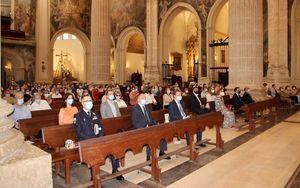 Vicente Casañ acude a la misa de San Juan y pide a los vecinos 