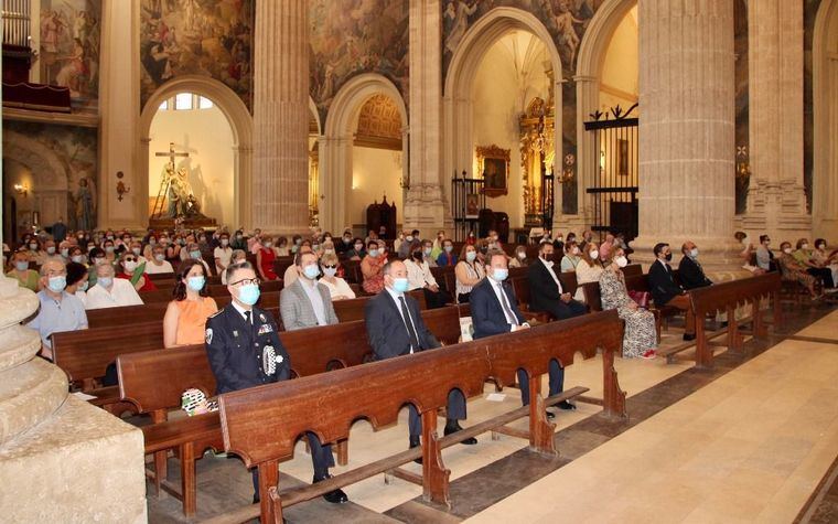 Vicente Casañ acude a la misa de San Juan y pide a los vecinos 'máxima responsabilidad' para recuperar la normalidad cuanto antes