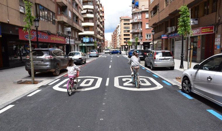 El Pleno del Ayuntamiento de Albacete aprueba por unanimidad la modificación de la Ordenanza de Circulación, que reduce los límites de velocidad máxima y regula el uso de los VMP