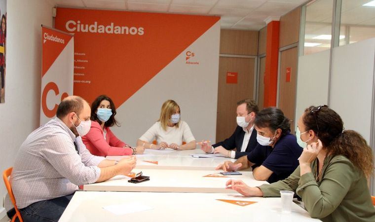 Casañ y Picazo destacan el “Pacto por Albacete” como ejemplo a seguir a nivel nacional: “las familias y las empresas necesitan mássoluciones y menos enfrentamientos”