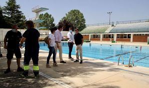 El alcalde subraya el “esfuerzo” realizado para abrir las piscinas de verano que verán reducido su aforo por la Covid-19 y pide a los usuarios corresponsabilidad