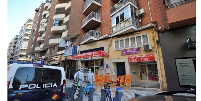 El brote por coronavirus en un edificio de Albacete deja tres ingresados y Sanidad hará PCR a todos los vecinos