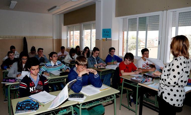 El Gobierno regional asegura que incrementará las plantillas de profesorado el próximo curso escolar y que no va a aumentar las ratios