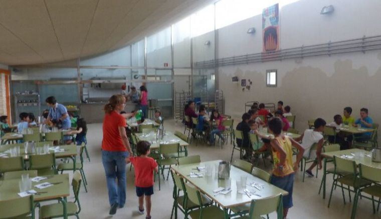 Más de 6.600 alumnos se beneficiarán de la beca de comedor este verano tras el acuerdo entre Junta y 25 ayuntamientos
