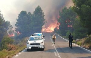 Incendios.- Declarado un incendio forestal en la pedanía hellinera de Agramón en el que trabajan 18 medios y 67 personas