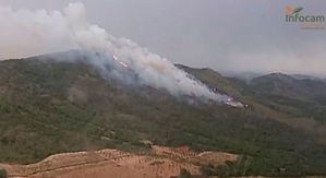 Incendios.- Los fuegos de Férez, Ayna y La Estrella continúan sin control