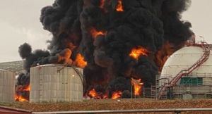 Sucesos.- Un rayo provoca un incendio en un depósito de gasoil en complejo industrial de Repsol Puertollano sin heridos