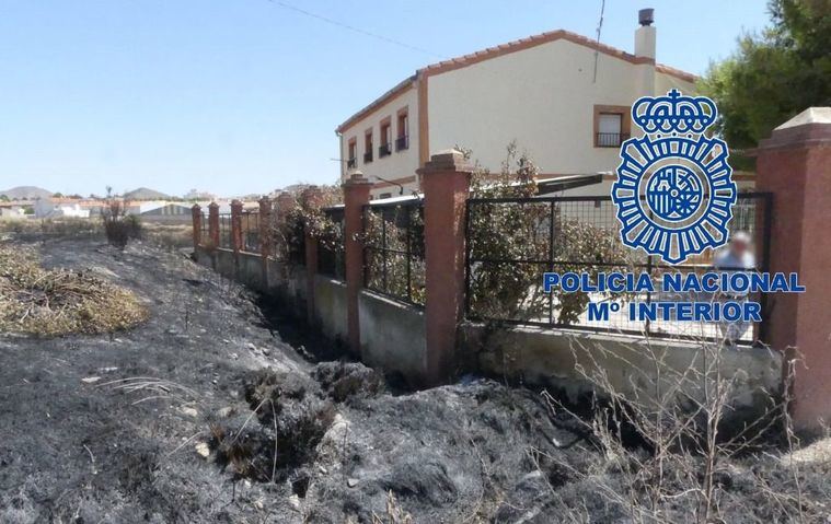 Sucesos.- Detenidos los autores del incendio provocado en la calle Columnas de Hellín