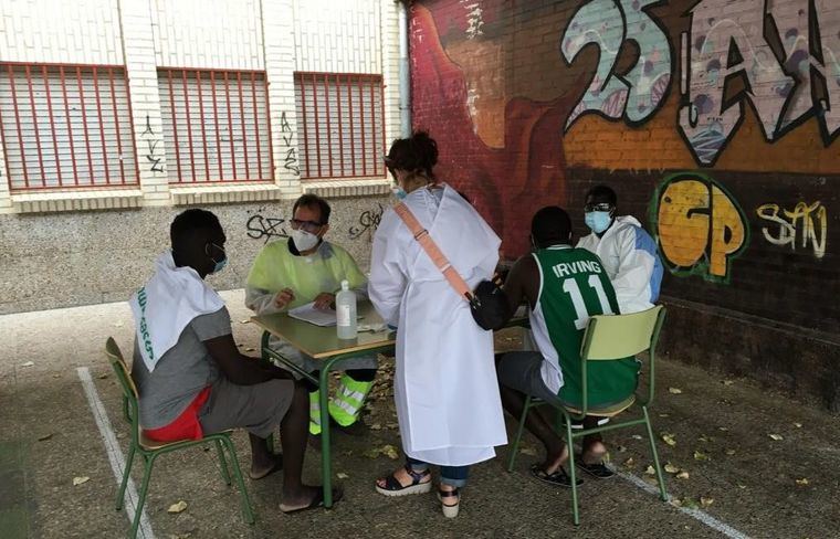 Un total de 178 personas del brote de Covid-19 declarado en el asentamiento de temporeros de Albacete han recibido el alta