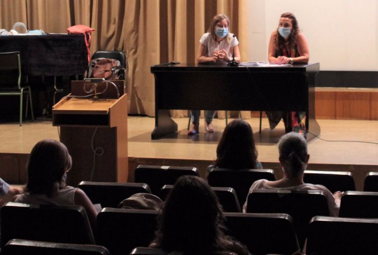 Las Gerencias del Área de Salud de Albacete forman en COVID-19 a los centros educativos