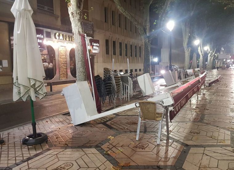 Sucesos.- Las tormentas del viernes en Albacete dejan inundaciones en garajes, calles afectadas, así como toldos, terrazas y cornisas