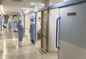Coronavirus.- Castilla-La Mancha confirma 2.470 nuevos contagios de viernes a domingo, 21 fallecidos, 547 en cama convencional y 66 en UCI