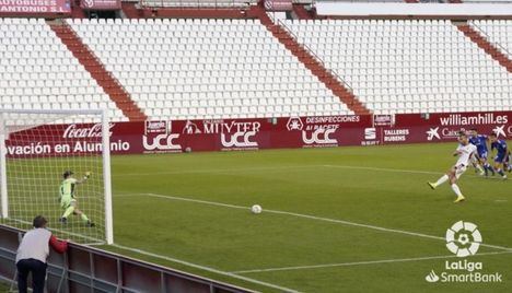 1-1. El Albacete no pudo ganar al Oviedo que jugó más de 30 minutos con 9 hombres menos y falló un penalti. Otro bochorno