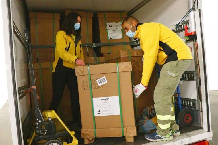 El Gobierno de Castilla-La Mancha ha distribuido esta semana cerca de un centenar de equipos de ventilación mecánica en los centros hospitalarios de la región