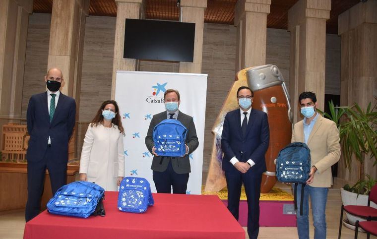 El Ayuntamiento de Albacete agradece la entrega de 500 kits escolares para menores que viven en hogares vulnerables realizada por la Fundación “la Caixa”