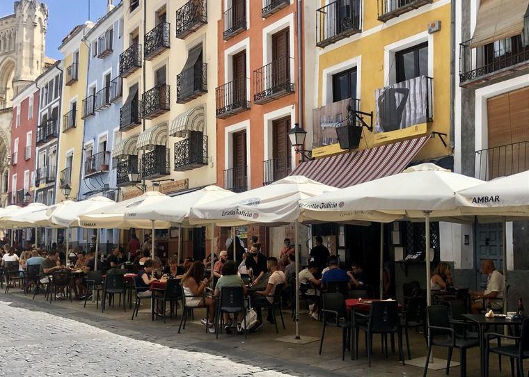 Coronavirus.- Castilla-La Mancha y sector hostelero acuerdan reducir el horario del toque de queda desde la medianoche a las 6.00 horas