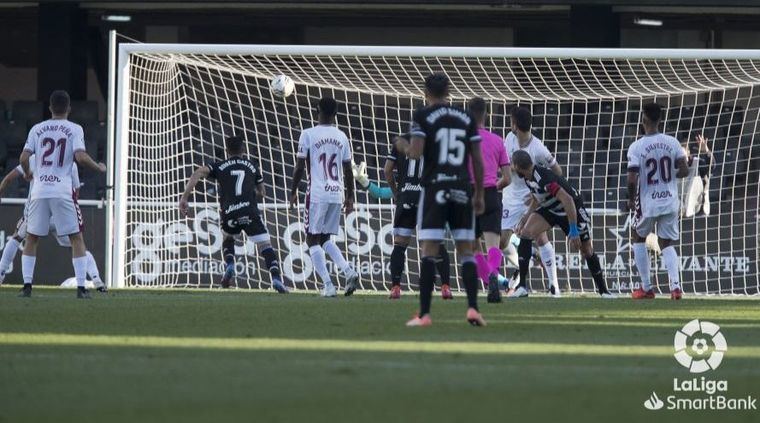 3-1: El Albacete pierde un partido en el que regaló la primera mitad al Cartagena y con dos goles de Rubén Castro